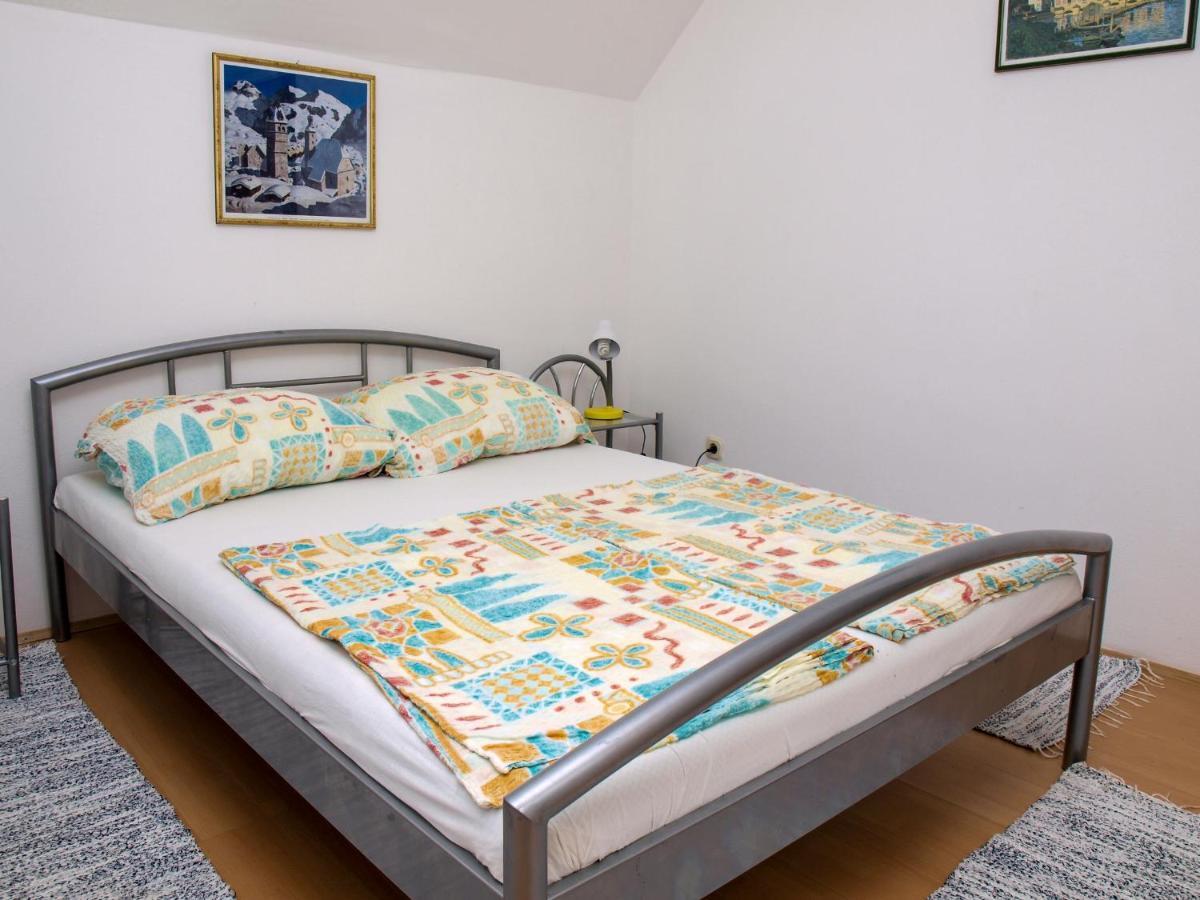 Vukovic Apartment Postira
